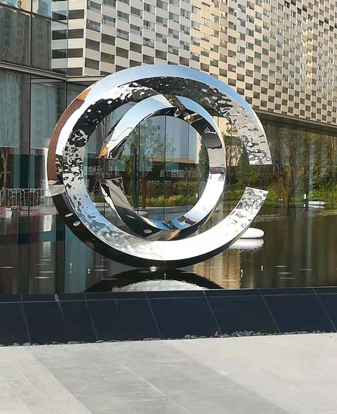 阜陽(yáng)不銹鋼雕塑廠家的雕塑作品在旅游開(kāi)發(fā)中的價(jià)值如何體現(xiàn)？